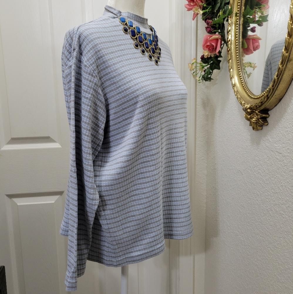 Turtle 🐢 neck Sweater - Picture 4 of 9